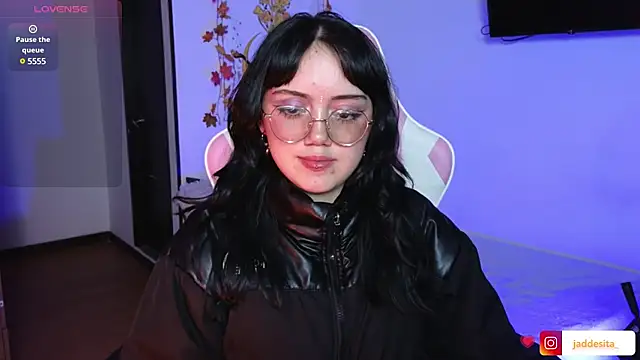 Snapshot of suzumi__ chatting on 01/05/25, 12:52 suzumi online show from 01/05/25, 12:52