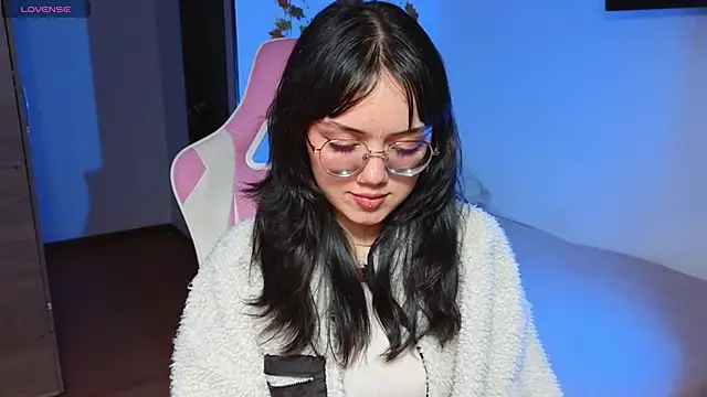 Snapshot of suzumi__ chatting on 01/24/25, 05:31 suzumi online show from 01/24/25, 05:31