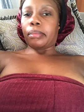 Snapshot of NAUGHTYSHALOTXX chatting on 02/23/25, 11:33 NAUGHTYSHALOTXX online show from 02/23/25, 11:33