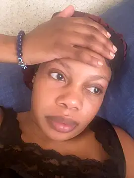 Snapshot of NAUGHTYSHALOTXX chatting on 10/08/25, 07:39 NAUGHTYSHALOTXX online show from 10/08/25, 07:39