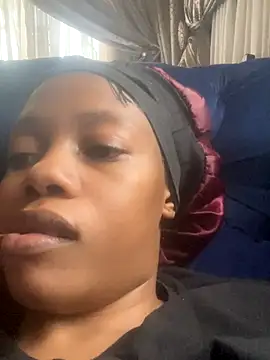 Snapshot of NAUGHTYSHALOTXX chatting on 10/14/25, 10:05 NAUGHTYSHALOTXX online show from 10/14/25, 10:05