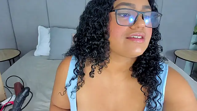 Snapshot of Annie-Wolf chatting on 10/10/25, 08:52 Annie-Wolf online show from 10/10/25, 08:52