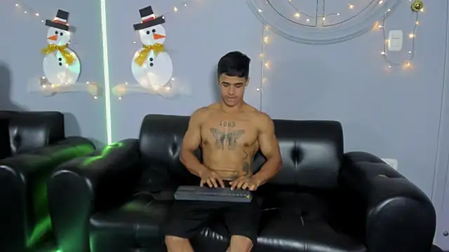 Snapshot of Rob_saenz_ chatting on 12/27/24, 10:59 Rob saenz online show from 12/27/24, 10:59