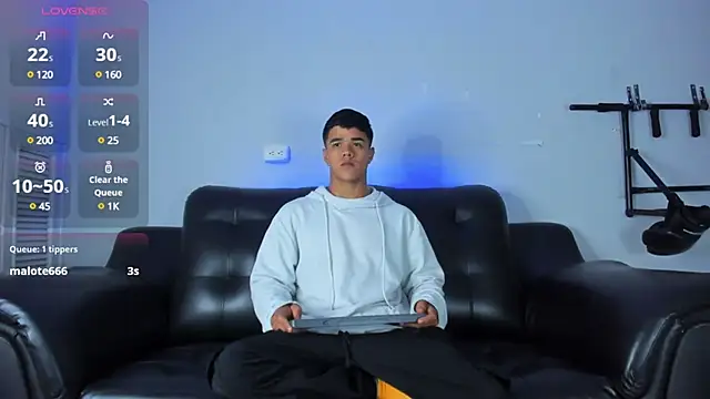 Snapshot of Rob_saenz_ chatting on 02/04/25, 01:06 Rob saenz online show from 02/04/25, 01:06