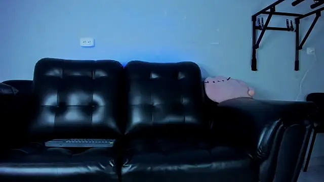 Snapshot of Rob_saenz_ chatting on 02/19/25, 01:39 Rob saenz online show from 02/19/25, 01:39