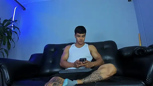 Snapshot of Rob_saenz_ chatting on 09/17/25, 03:03 Rob saenz online show from 09/17/25, 03:03