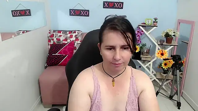 victoria jones online show from 10/04/25, 02:26