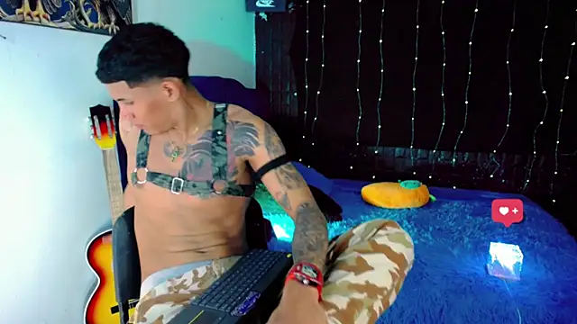 Snapshot of Damian_latinxxx chatting on 01/12/25, 06:49 Damian latinxxx online show from 01/12/25, 06:49