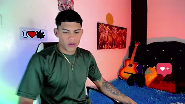 Snapshot of Damian_latinxxx chatting on 01/16/25, 03:02 Damian latinxxx online show from 01/16/25, 03:02