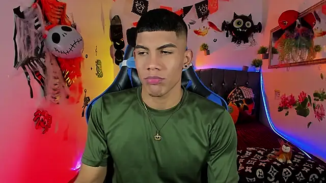 Damian latinxxx online show from 10/28/25, 03:10