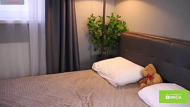 Snapshot of Bellacle chatting on 02/17/25, 01:10 Bellacle online show from 02/17/25, 01:10