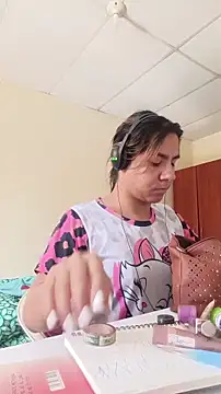 Kamilasalazar online show from 11/17/25, 02:34