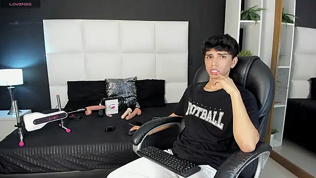 Snapshot of Santy_carrington chatting on 12/05/24, 08:22 Santy carrington online show from 12/05/24, 08:22