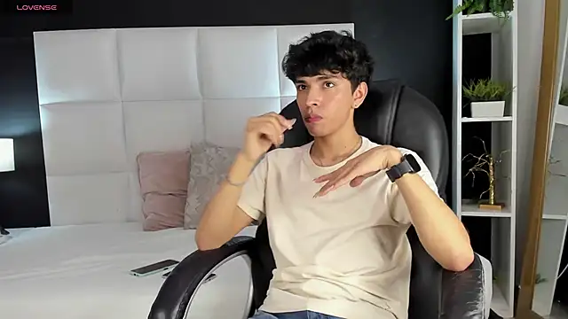 Snapshot of Santy_carrington chatting on 12/20/24, 08:45 Santy carrington online show from 12/20/24, 08:45