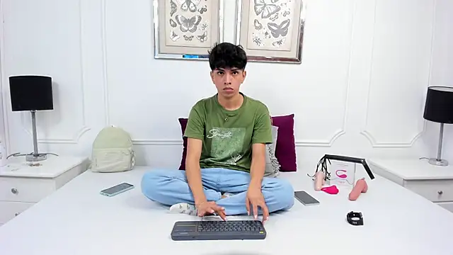 Snapshot of Santy_carrington chatting on 01/03/25, 08:11 Santy carrington online show from 01/03/25, 08:11