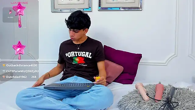 Snapshot of Santy_carrington chatting on 01/04/25, 11:17 Santy carrington online show from 01/04/25, 11:17