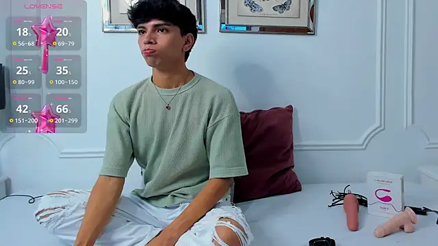 Snapshot of Santy_carrington chatting on 01/07/25, 08:42 Santy carrington online show from 01/07/25, 08:42