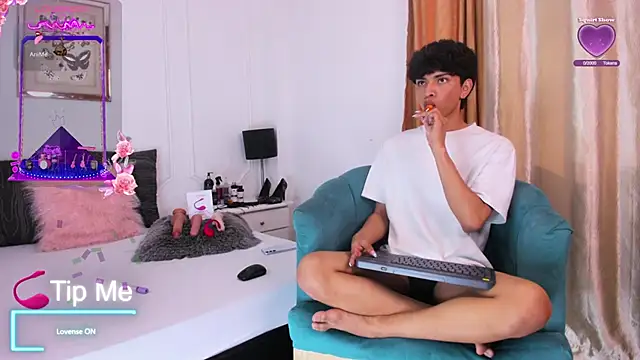 Snapshot of Santy_carrington chatting on 02/05/25, 08:35 Santy carrington online show from 02/05/25, 08:35