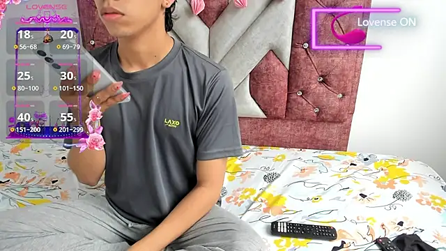 Snapshot of Santy_carrington chatting on 03/05/25, 08:32 Santy carrington online show from 03/05/25, 08:32