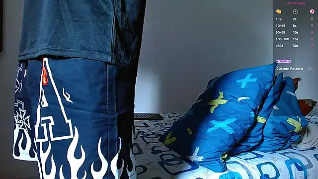 Snapshot of bray_hotboy777 chatting on 10/21/25, 04:51 bray hotboy777 online show from 10/21/25, 04:51