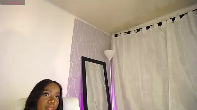 Snapshot of Britanymooree chatting on 12/13/24, 10:02 Britanymooree online show from 12/13/24, 10:02