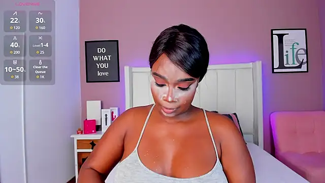 Britanymooree online show from 10/28/25, 07:49