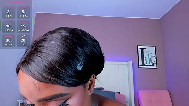 Britanymooree online show from 11/18/25, 07:29