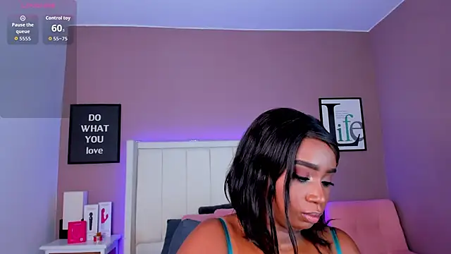 Britanymooree online show from 11/21/25, 07:34