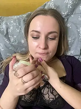 Snapshot of OlgaBuzzz chatting on 02/05/25, 12:27 OlgaBuzzz online show from 02/05/25, 12:27