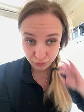 Snapshot of OlgaBuzzz chatting on 03/17/25, 10:06 OlgaBuzzz online show from 03/17/25, 10:06