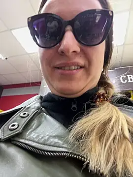 Snapshot of OlgaBuzzz chatting on 03/19/25, 06:46 OlgaBuzzz online show from 03/19/25, 06:46