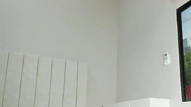 Snapshot of Littleolivia_ chatting on 01/24/25, 01:03 Littleolivia online show from 01/24/25, 01:03