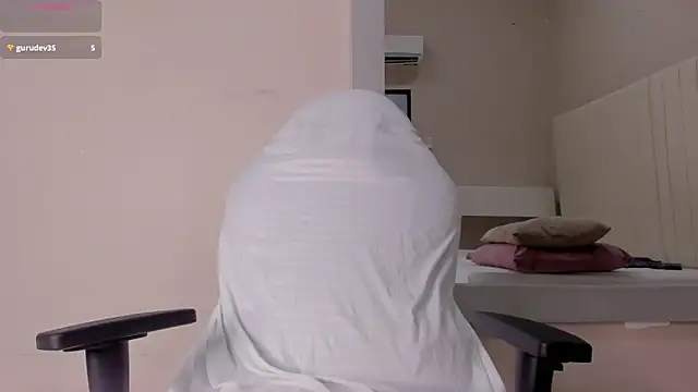 Snapshot of Littleolivia_ chatting on 03/19/25, 04:02 Littleolivia online show from 03/19/25, 04:02