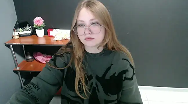 Snapshot of lady_minx chatting on 12/04/24, 09:18 lady minx online show from 12/04/24, 09:18