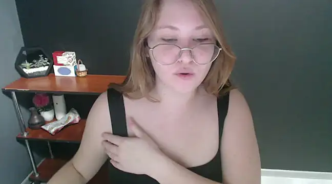 Snapshot of lady_minx chatting on 12/19/24, 10:24 lady minx online show from 12/19/24, 10:24
