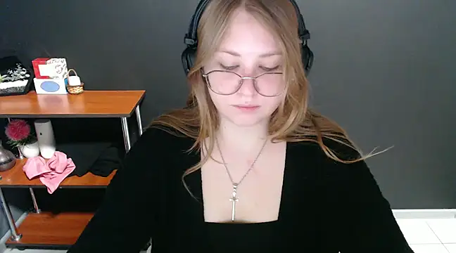 Snapshot of lady_minx chatting on 01/07/25, 11:05 lady minx online show from 01/07/25, 11:05