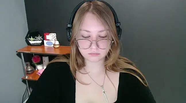 Snapshot of lady_minx chatting on 01/08/25, 11:54 lady minx online show from 01/08/25, 11:54