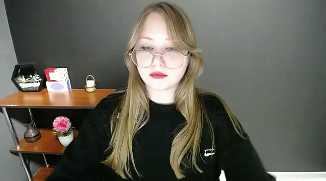 Snapshot of lady_minx chatting on 02/06/25, 10:59 lady minx online show from 02/06/25, 10:59