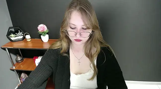 Snapshot of lady_minx chatting on 02/14/25, 07:28 lady minx online show from 02/14/25, 07:28
