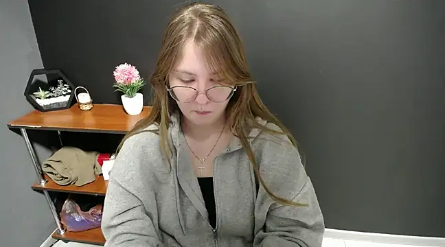 Snapshot of lady_minx chatting on 02/18/25, 10:49 lady minx online show from 02/18/25, 10:49