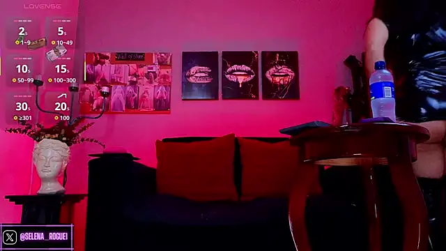 selena rogue online show from 11/08/25, 12:16