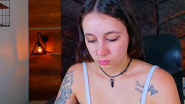 Snapshot of AmbarHills_1 chatting on 10/16/25, 11:33 AmbarHills 1 online show from 10/16/25, 11:33