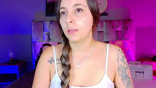 Snapshot of AmbarHills_1 chatting on 10/29/25, 11:34 AmbarHills 1 online show from 10/29/25, 11:34