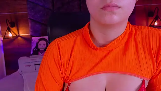 Snapshot of AmbarHills_1 chatting on 11/05/25, 11:32 AmbarHills 1 online show from 11/05/25, 11:32