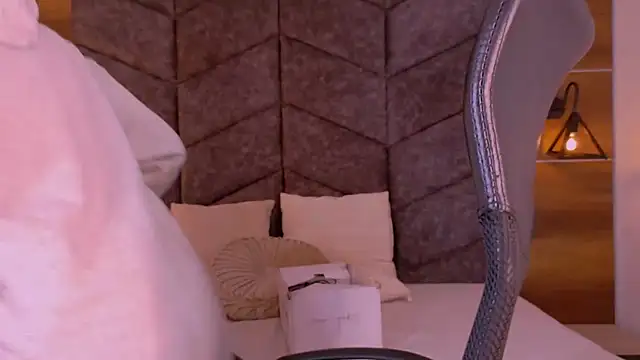 Snapshot of AmbarHills_1 chatting on 11/06/25, 11:33 AmbarHills 1 online show from 11/06/25, 11:33