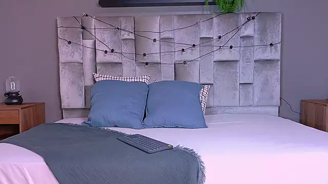 Snapshot of AmbarHills_1 chatting on 11/12/25, 11:32 AmbarHills 1 online show from 11/12/25, 11:32