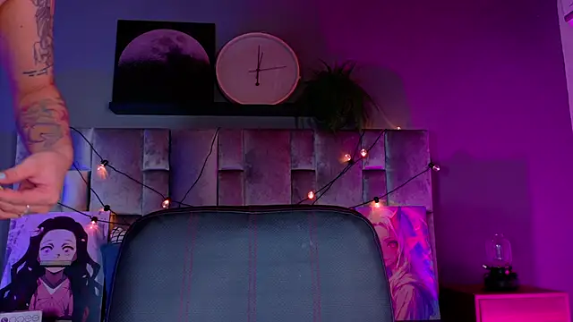 Snapshot of AmbarHills_1 chatting on 11/14/25, 11:42 AmbarHills 1 online show from 11/14/25, 11:42