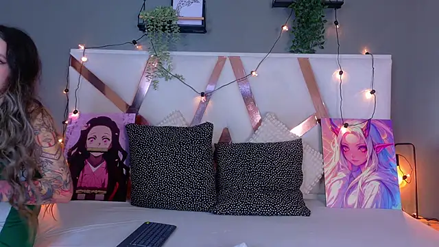 Snapshot of AmbarHills_1 chatting on 11/22/25, 11:31 AmbarHills 1 online show from 11/22/25, 11:31