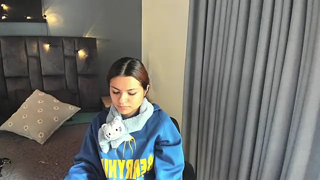 Snapshot of AbbyWathson chatting on 09/18/25, 08:00 AbbyWathson online show from 09/18/25, 08:00