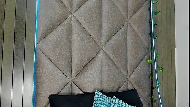 Snapshot of AbbyWathson chatting on 10/18/25, 07:36 AbbyWathson online show from 10/18/25, 07:36